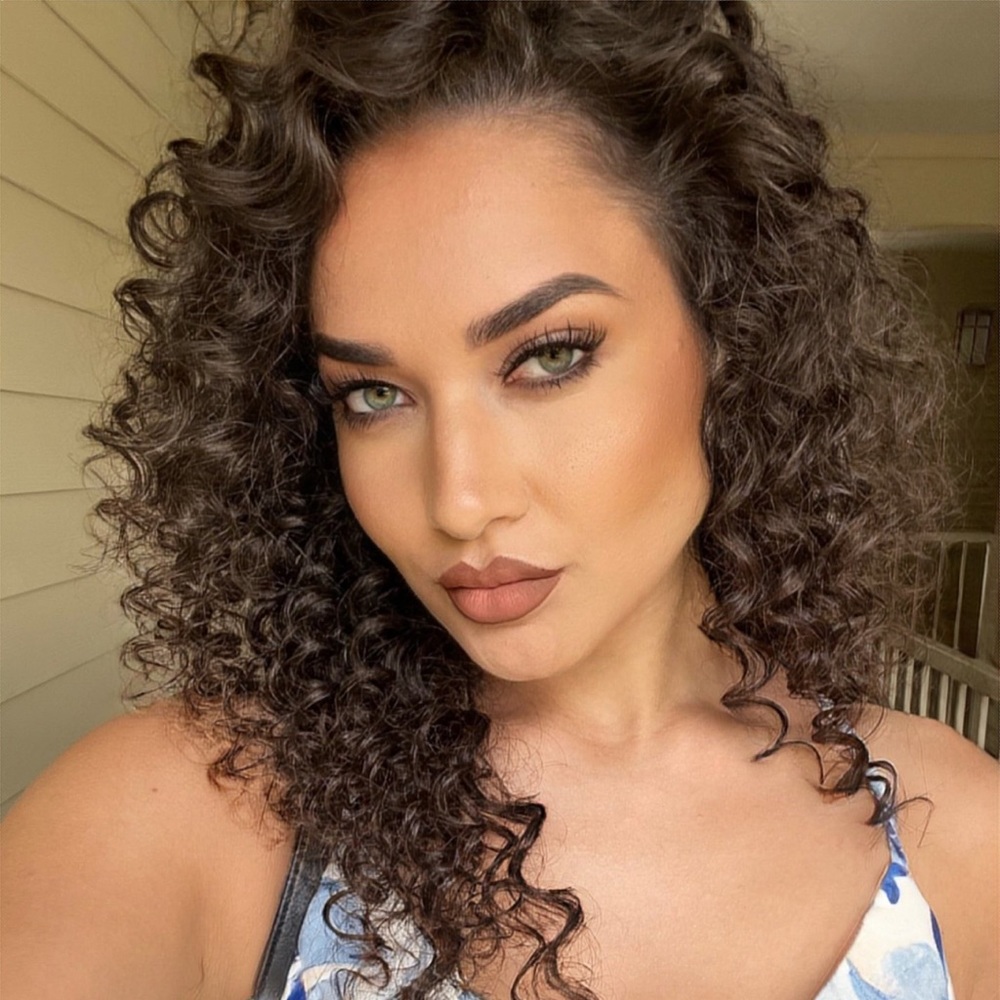 Meet your Posher, Livia